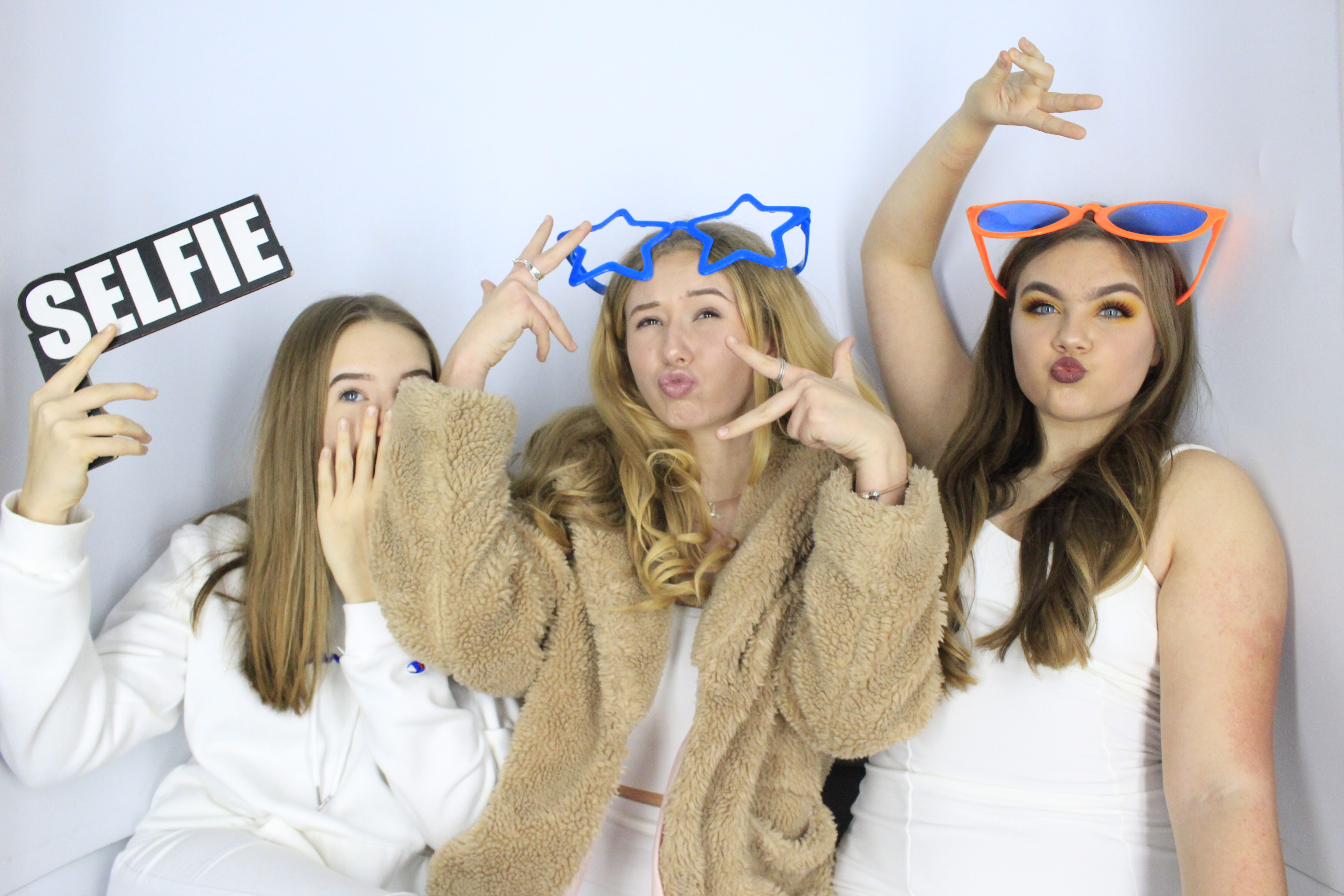 Issy & Alice's 18th Birthday Party | View more photos from the event at gallery.myphotoboothexperience.co.uk/u/MyPhotoBoothExperienceLtd/Issy-Alices-18th-Birthday-Party